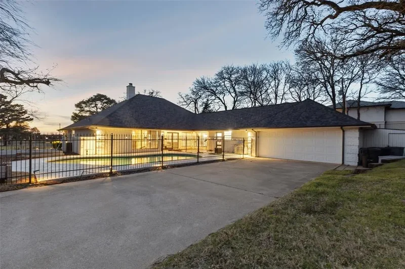 1459 Sunshine Lane, Grapevine, Texas, United States. - Photo 32