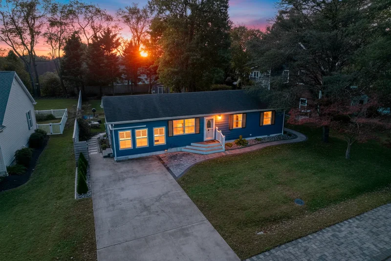Coastal Home In Breezewood