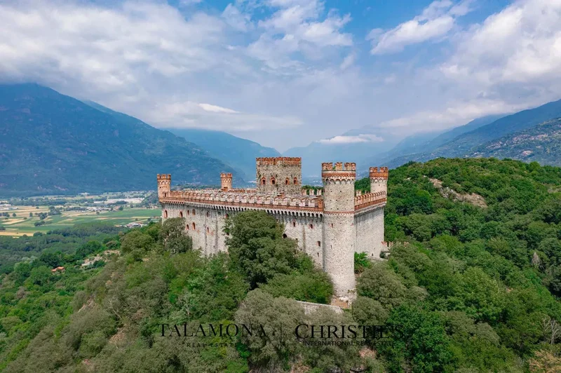 Montalto Dora, Italy. - Photo 38