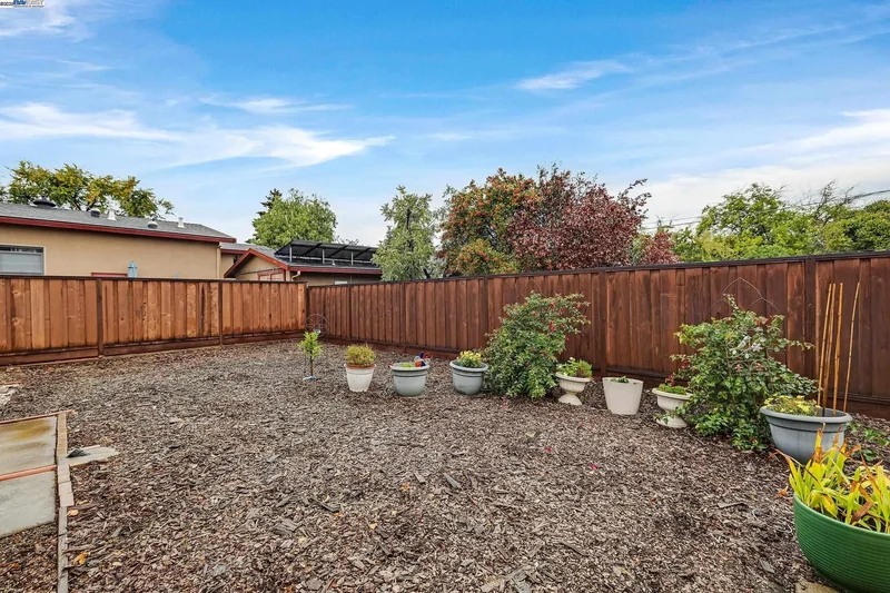 589 S M St, Livermore, California, United States. - Photo 26