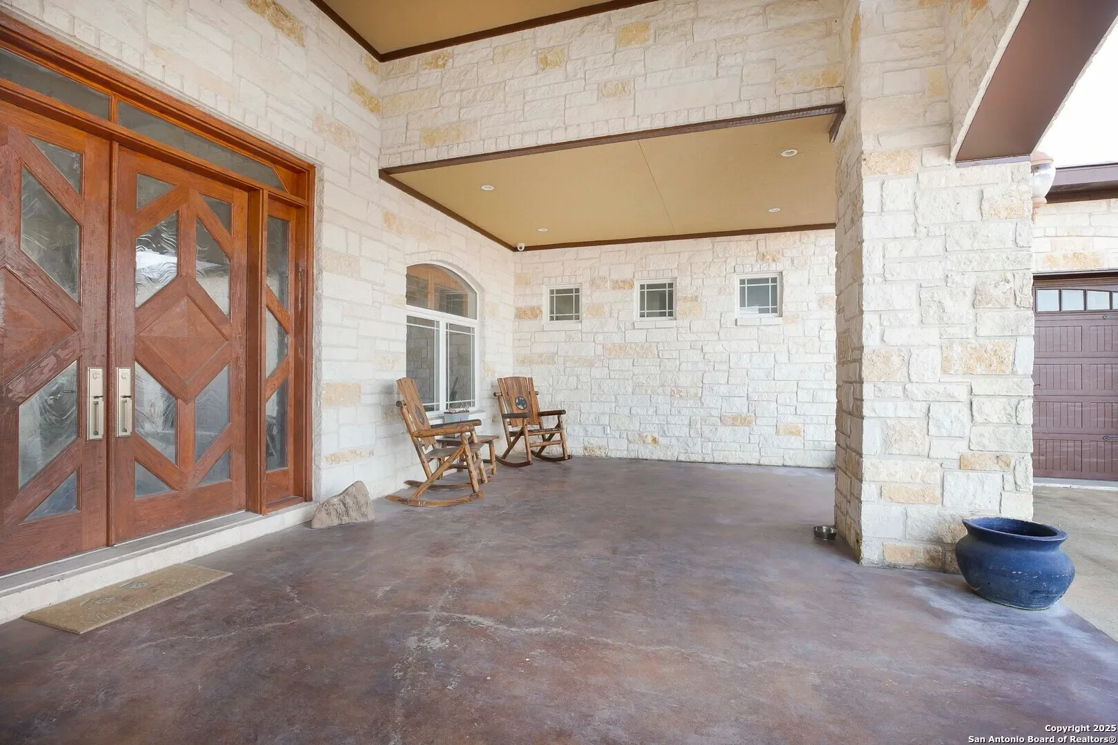 Exterior photo 5