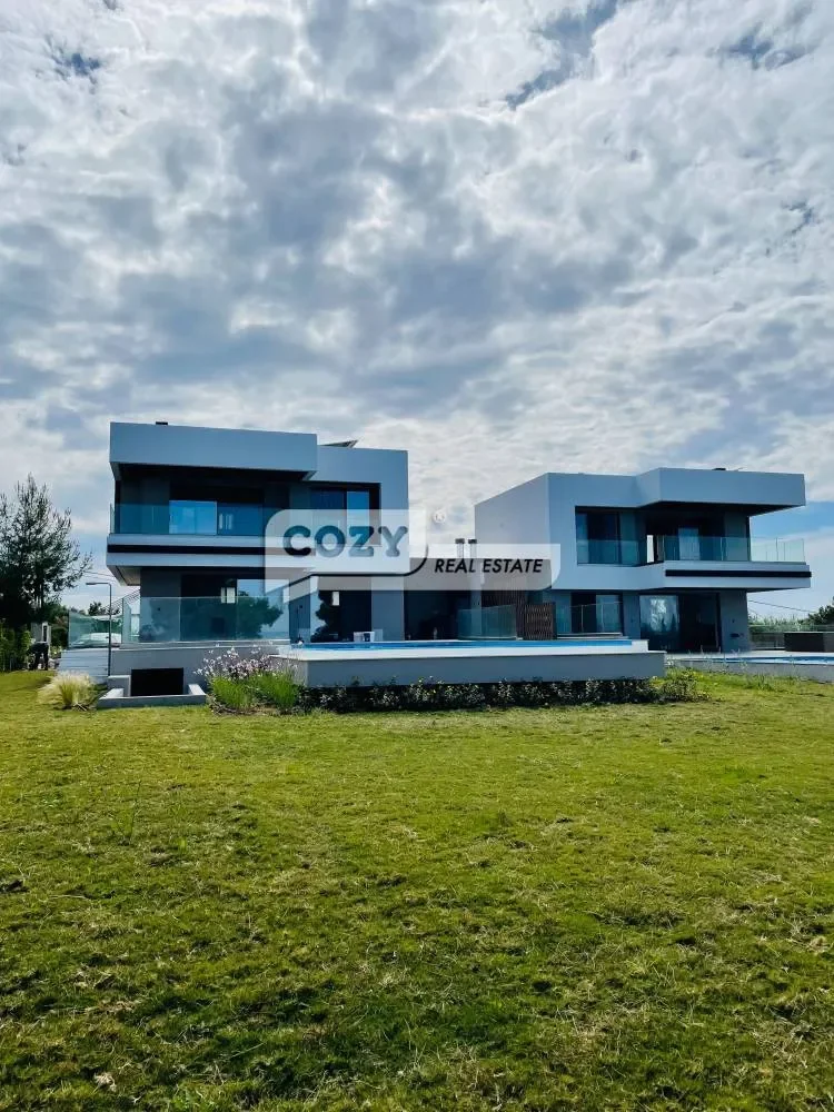 Exterior photo 8