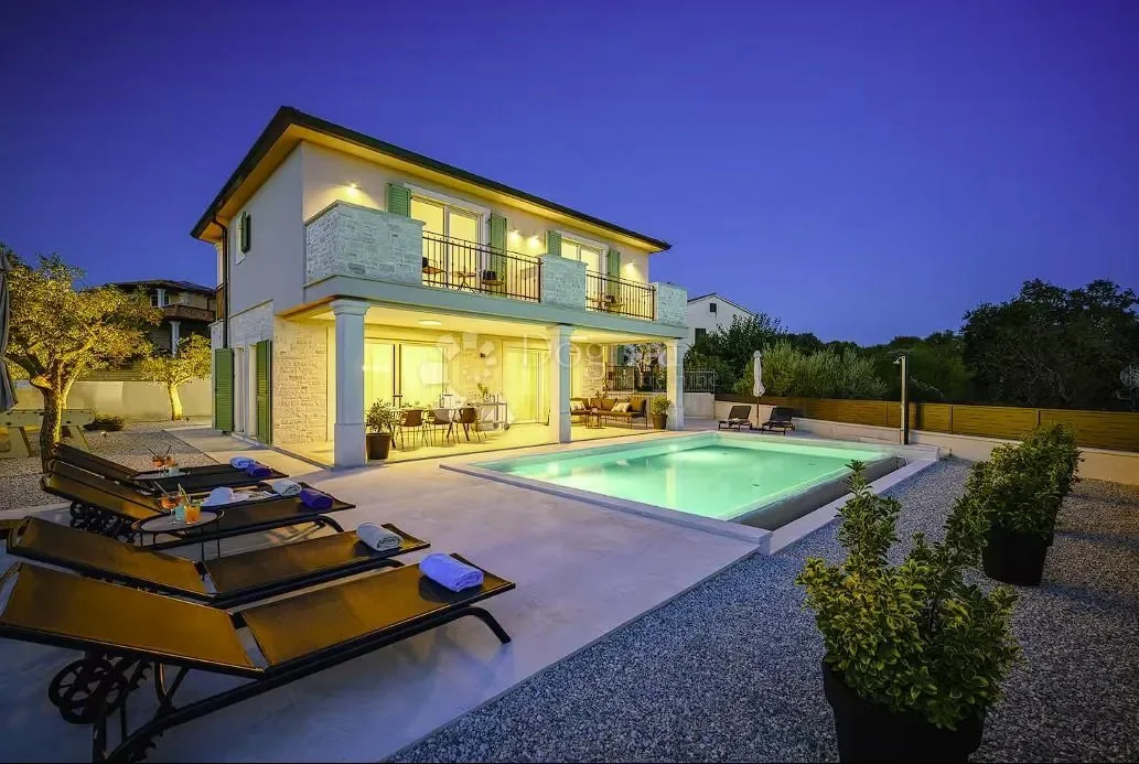 Exterior photo 10