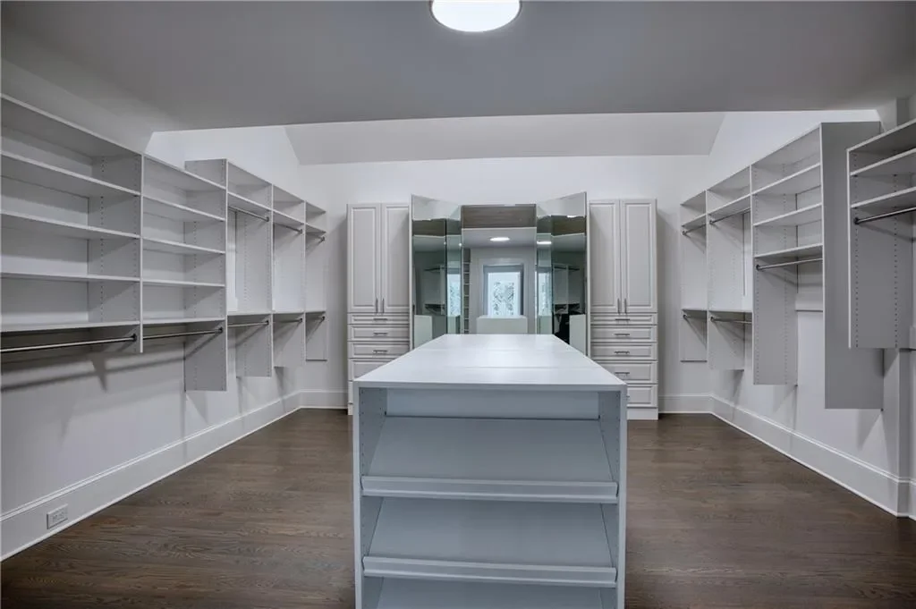 2883 W Roxboro Road NE, Atlanta, Georgia, United States. - Photo 23