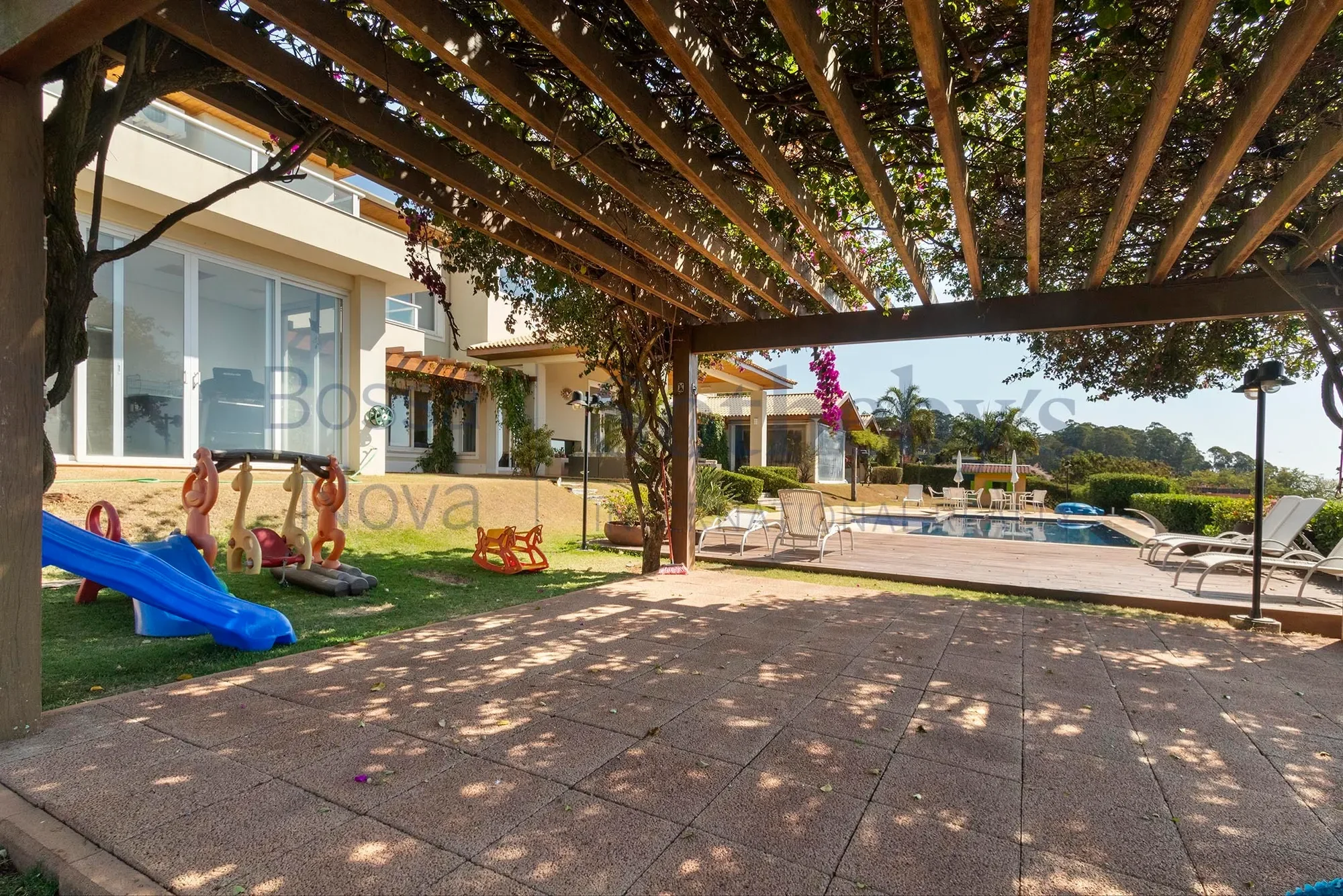 Exterior photo 7