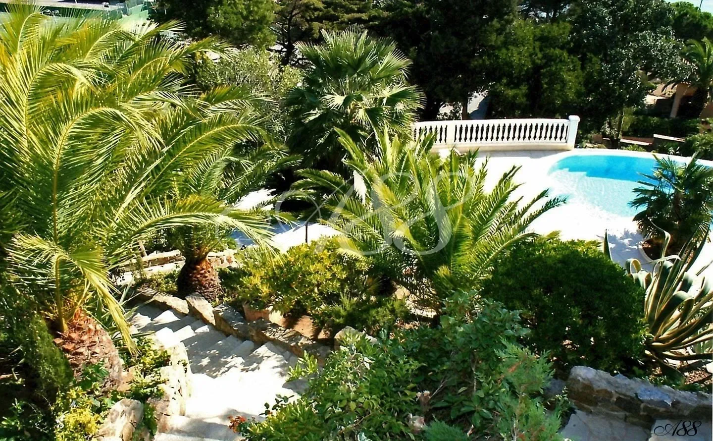 Exterior photo 7