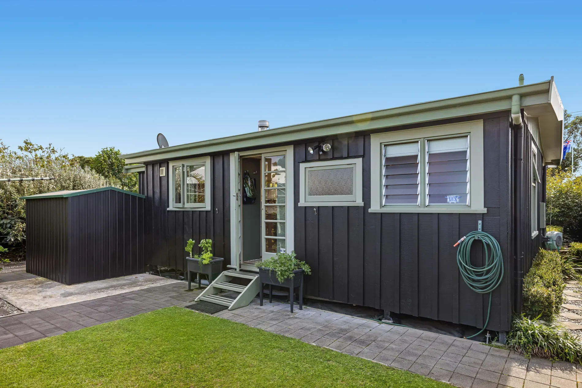 Exterior photo 5