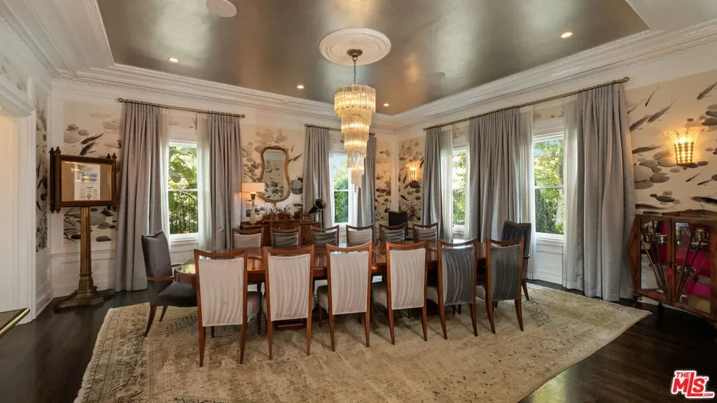 601 S Windsor Boulevard, Los Angeles, California, United States. - Photo 21