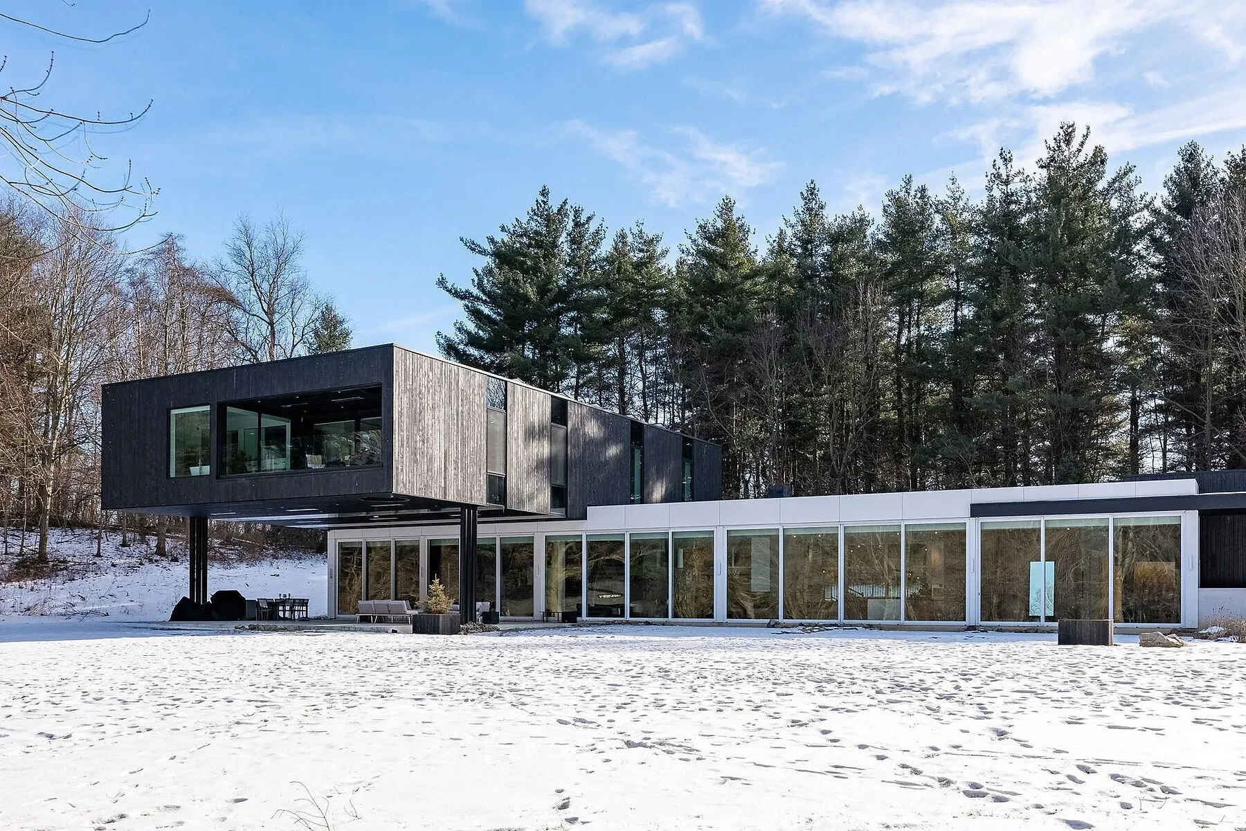 Exterior photo 4