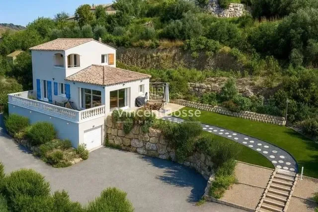 NICE ST PANCRACE - INDIVIDUAL VILLA WITH PANORAMIC VIEW AND POOL