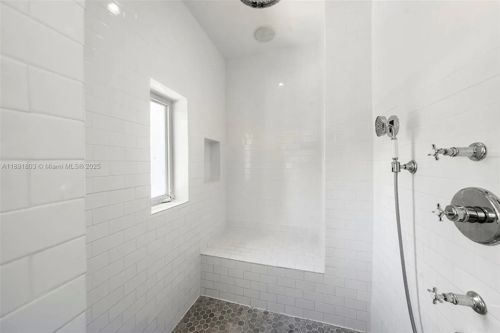 2701 N Bay Rd, Miami Beach, Florida, United States. - Photo 21
