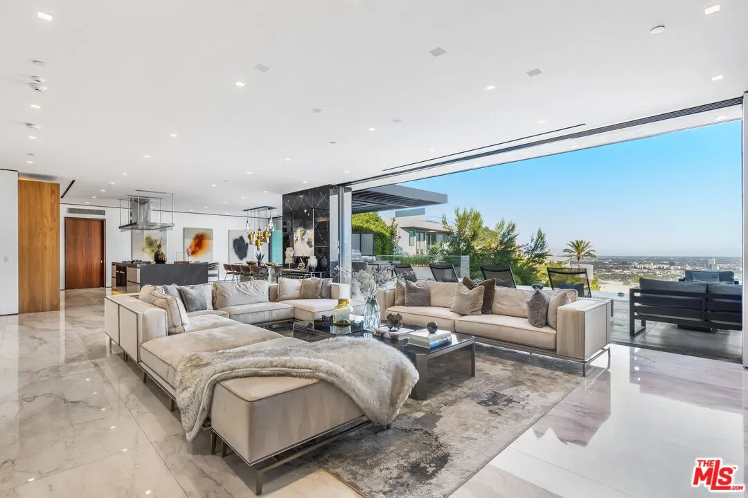 9410 Sierra Mar Pl, Los Angeles, California, United States. - Photo 7
