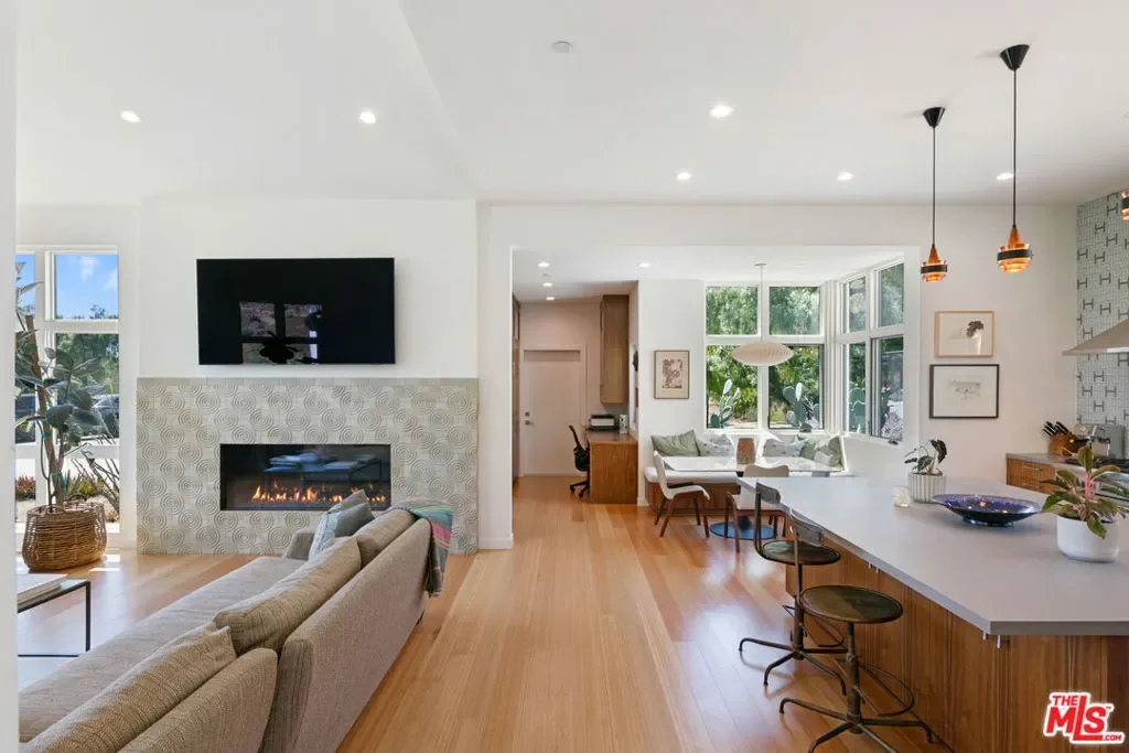34067 Mulholland Highway, Malibu, California, United States. - Photo 16