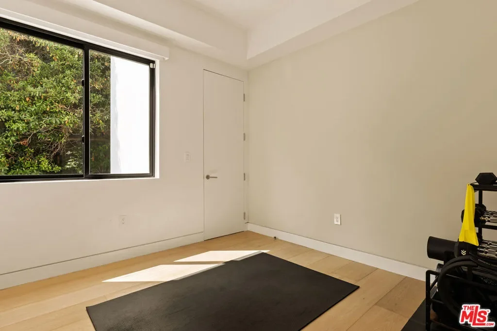 8446 Kirkwood Drive, Los Angeles, California, United States. - Photo 16