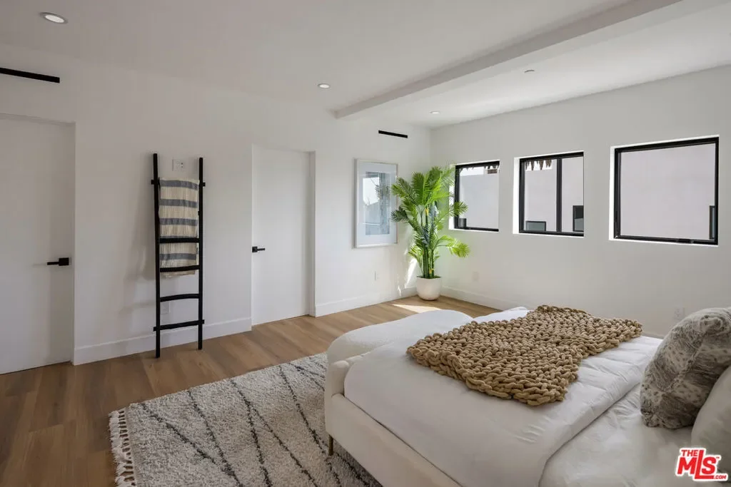 2005 Bellevue Avenue, Los Angeles, California, United States. - Photo 26