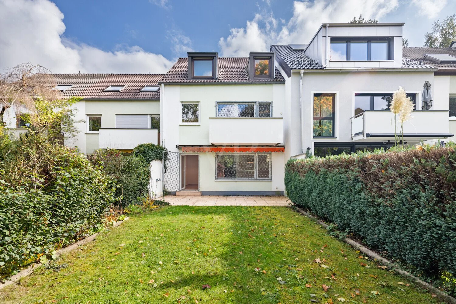 Exterior photo 2