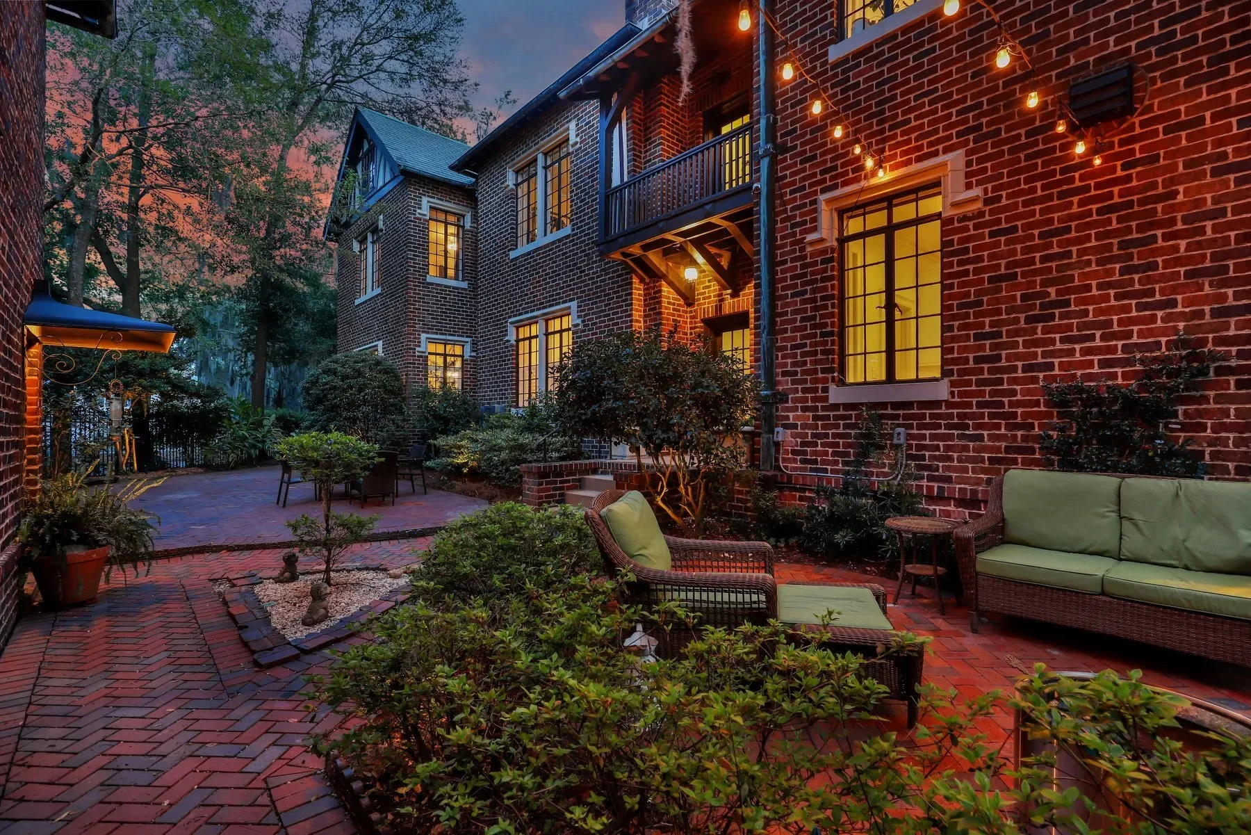 Exterior photo 6