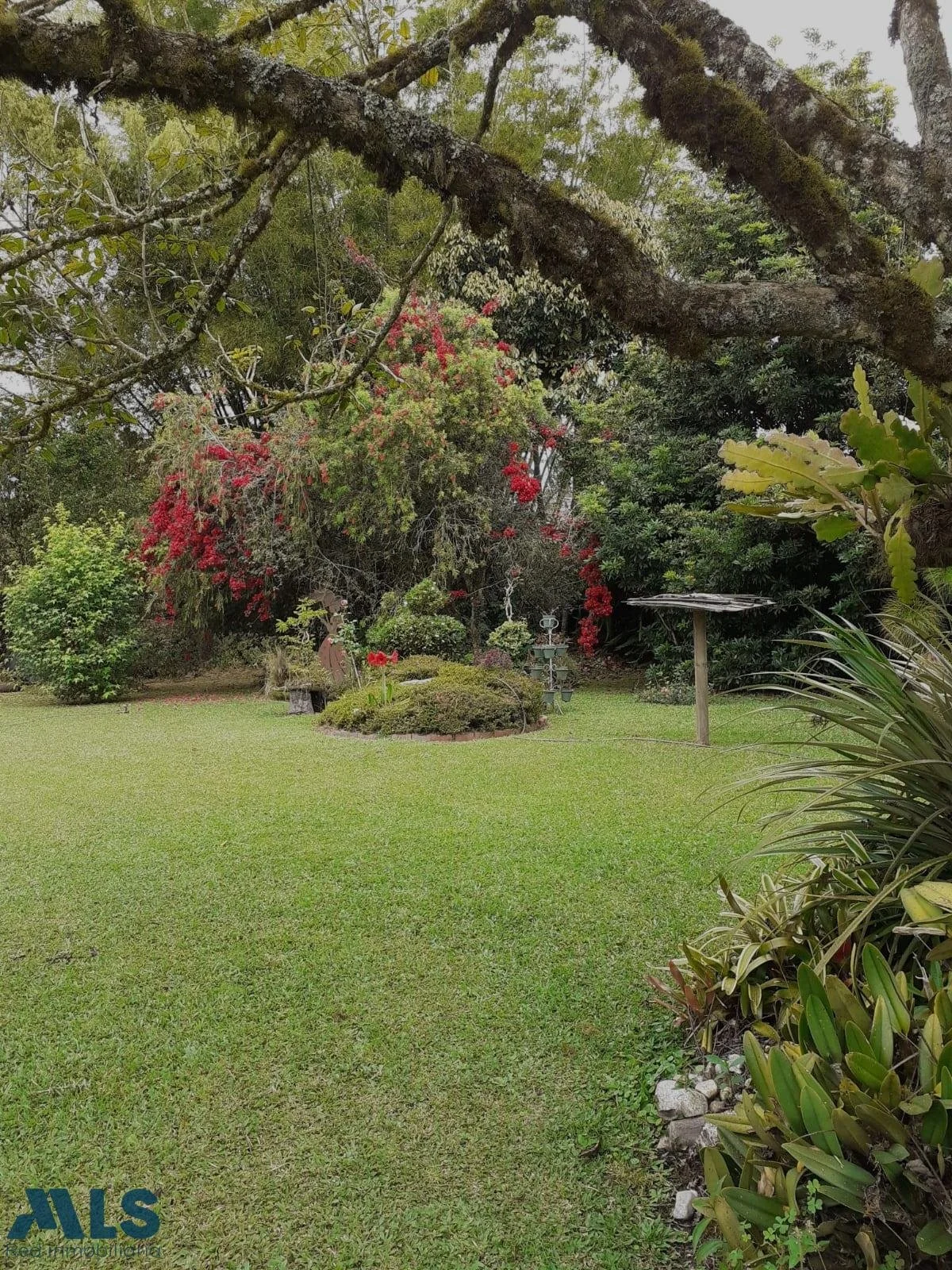 Exterior photo 8