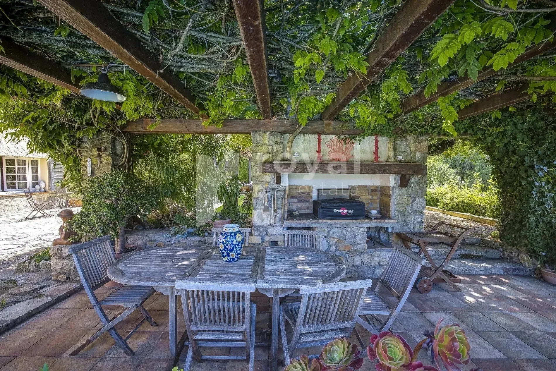 Exterior photo 9