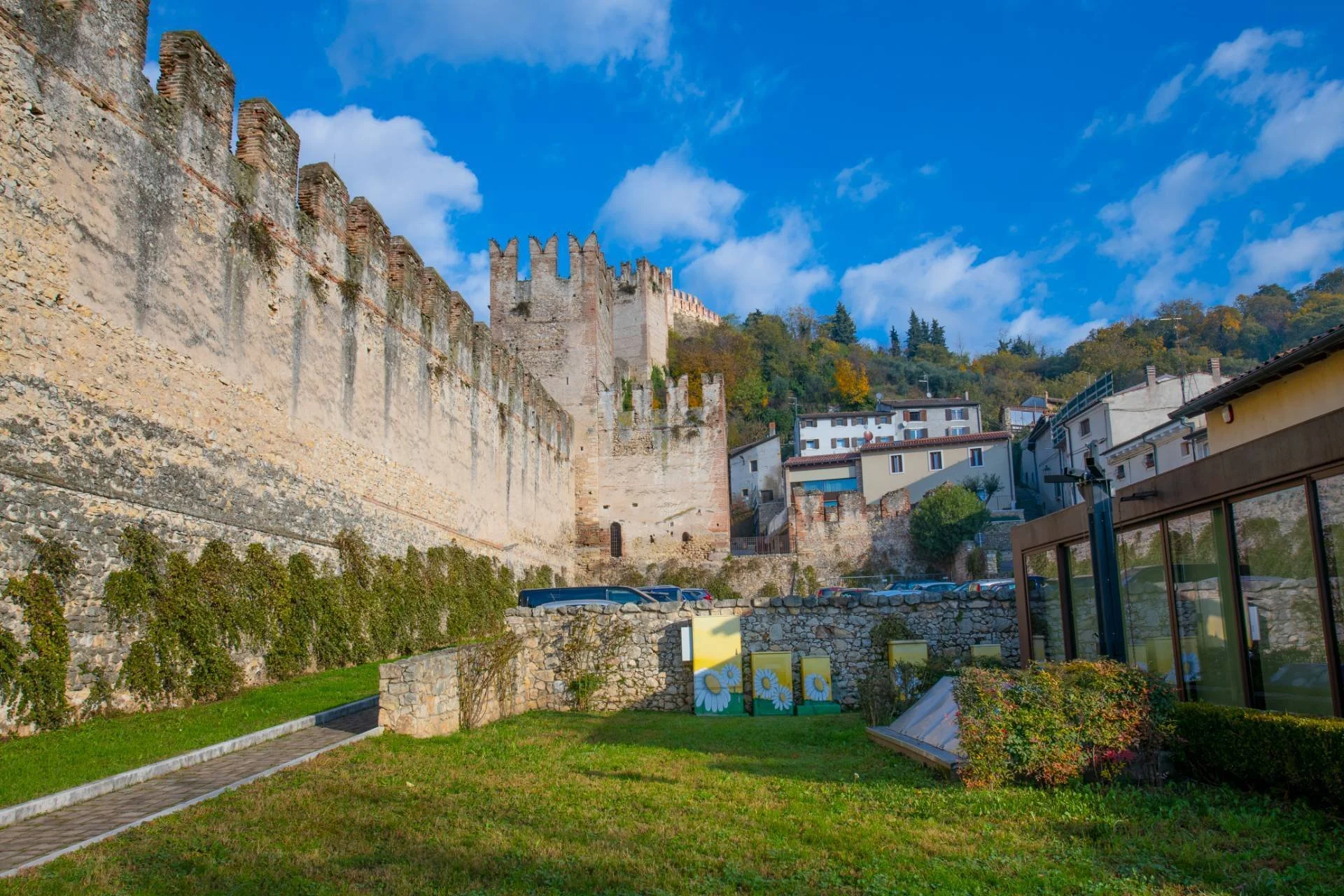 Via Adolfo Mattielli Pittore, Soave, Veneto, Italy. - Photo 30