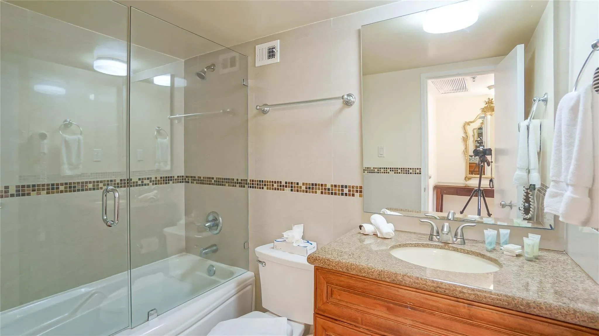 5225 Collins Ave #1417, Miami Beach, FL 33140, Miami Beach, Florida, United States. - Photo 14