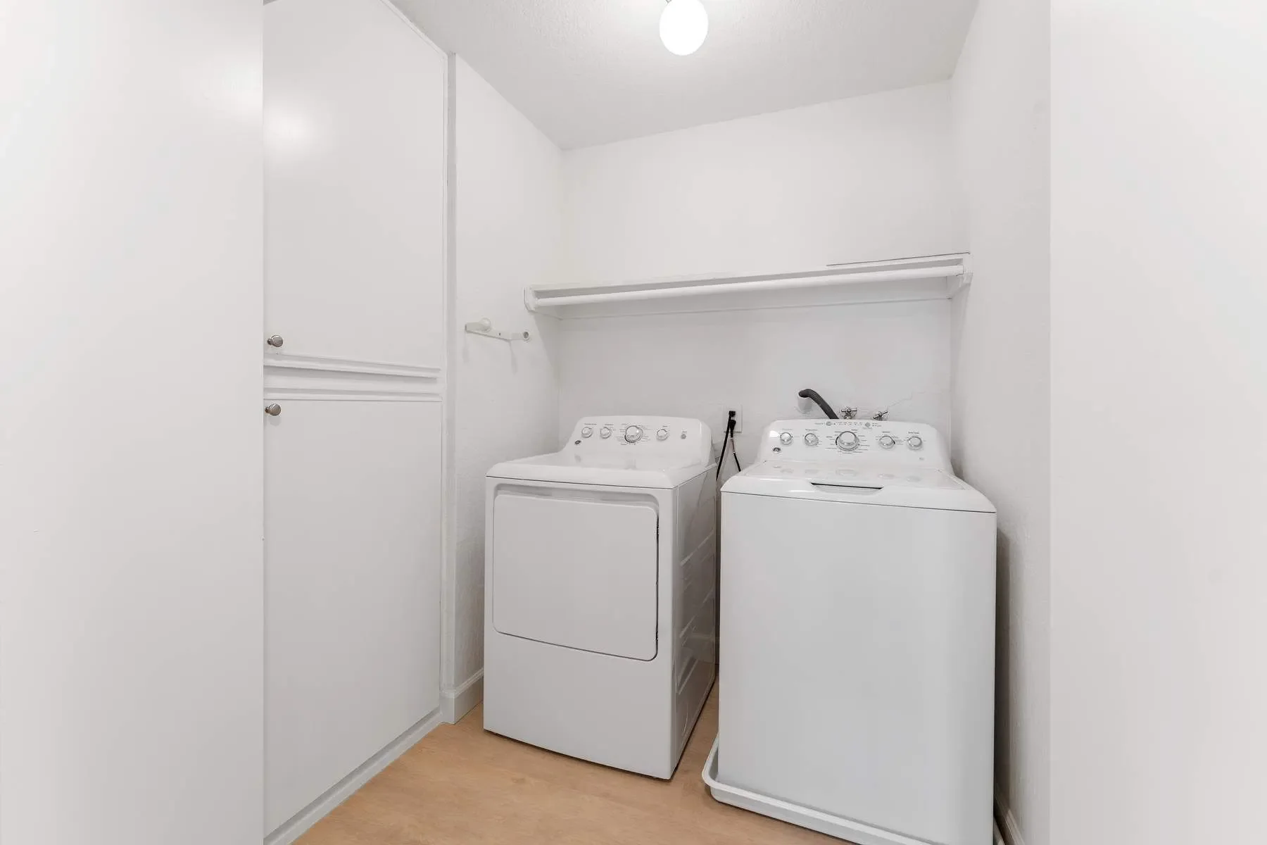 11939 Weddington Street 313, Valley Village, CA 91607, Los Angeles, California, United States. - Photo 9