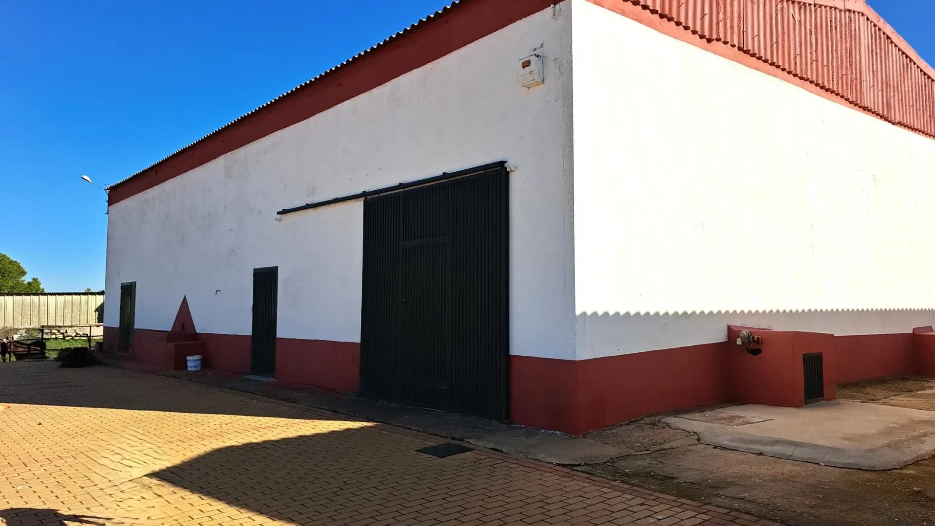Exterior photo 8