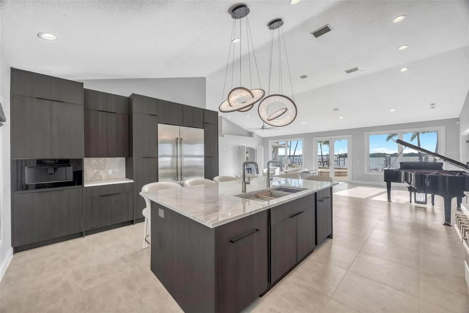 8400 35TH AVENUE N, ST PETERSBURG, FL, 33710, USA, St. Petersburg, Florida, United States. - Photo 6