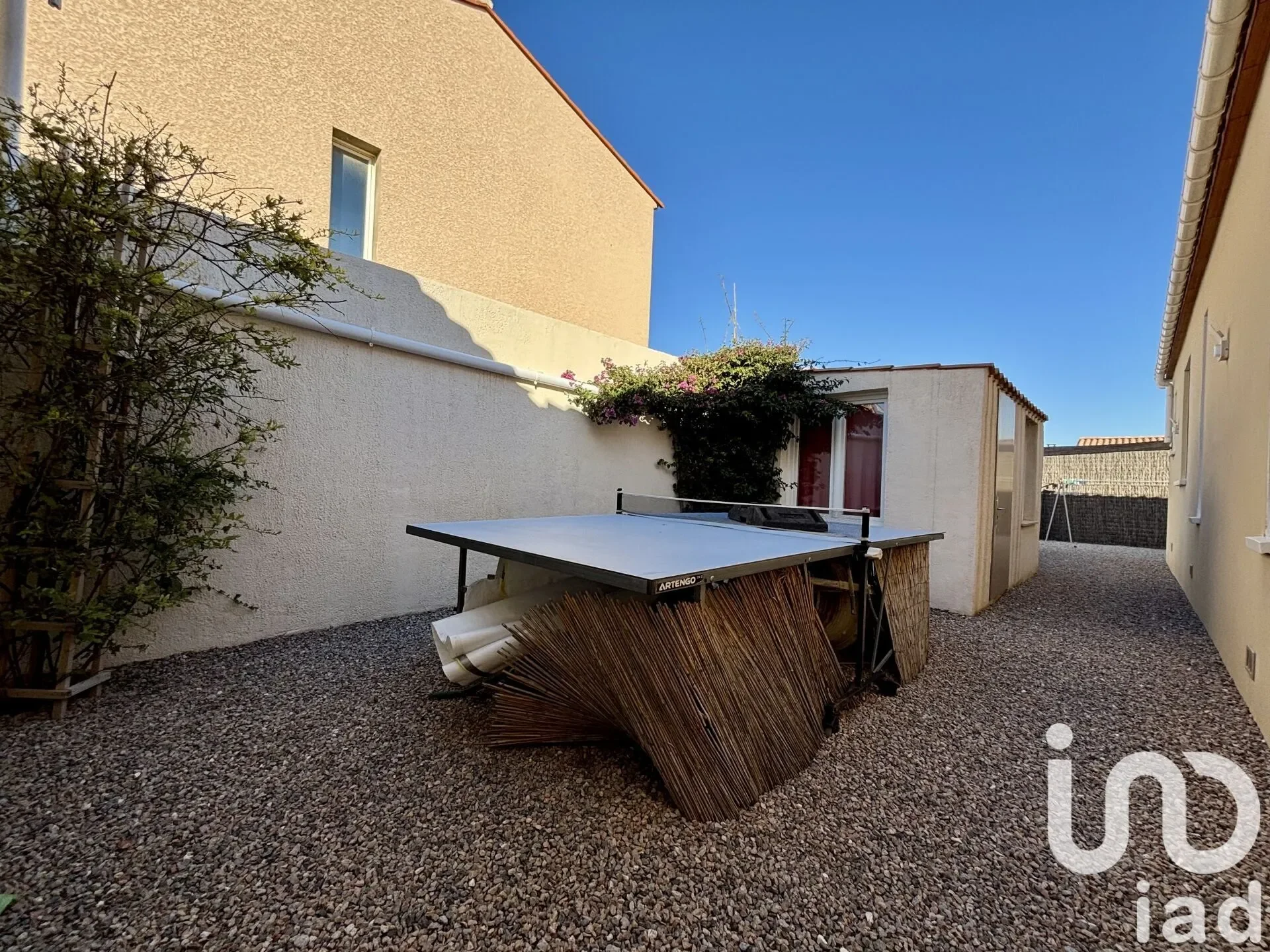 Exterior photo 5