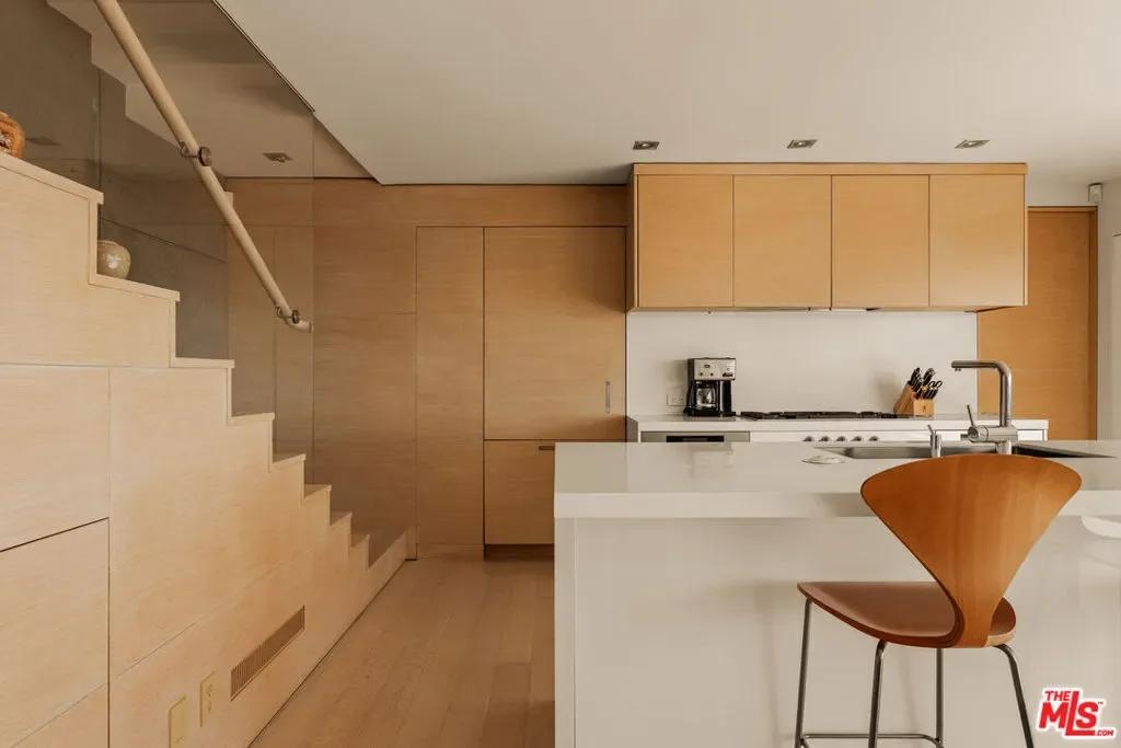 467 Paseo Miramar, Los Angeles, California, United States. - Photo 46