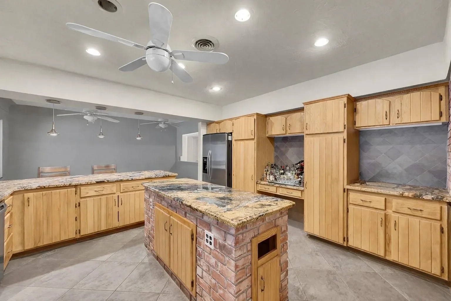 3999 NE 15th Ave, Oakland Park, Florida, United States. - Photo 41