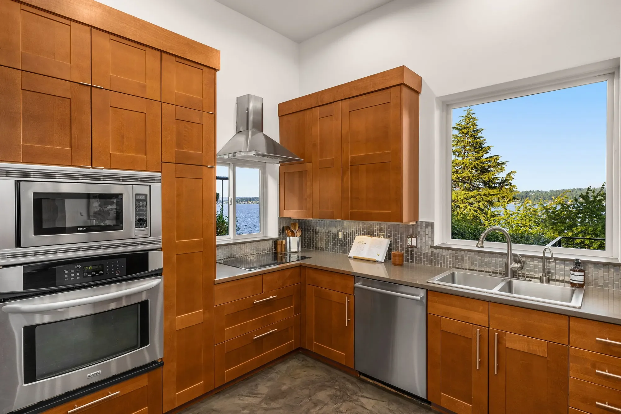 3925 48th Ave S , Seattle, WA 98118, Seattle, Washington, United States. - Photo 3