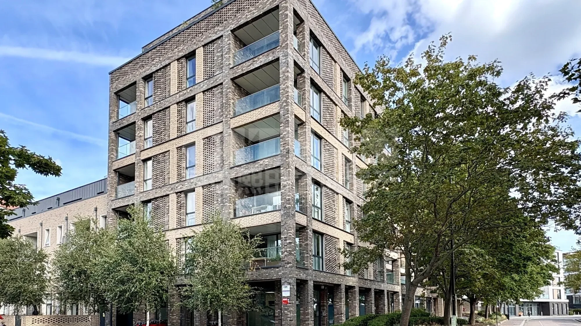 Exterior photo 2