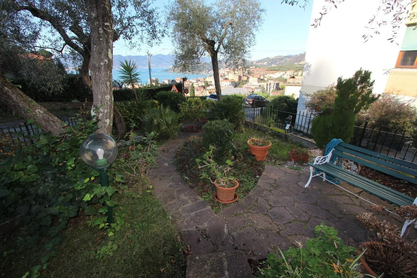 Exterior photo 7