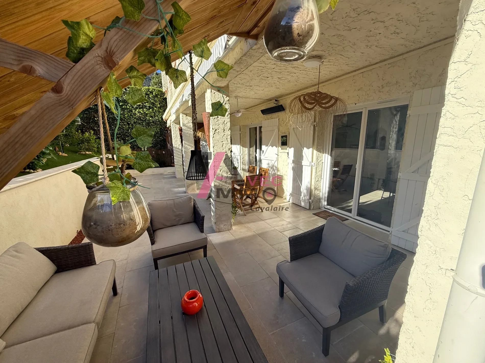 Exterior photo 5