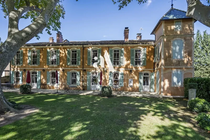 Arles, Provence-Alpes-Côte d'Azur, France. - Photo 2