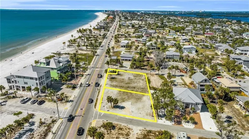 111 Coconut DR, Fort Myers Beach, Florida, United States. - Photo 7
