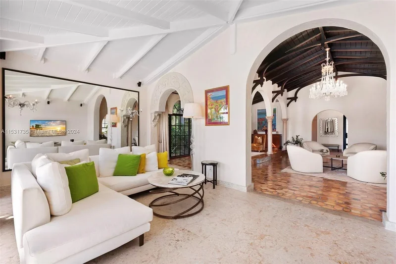 527 E Dilido Dr, Miami Beach, Florida, United States. - Photo 16
