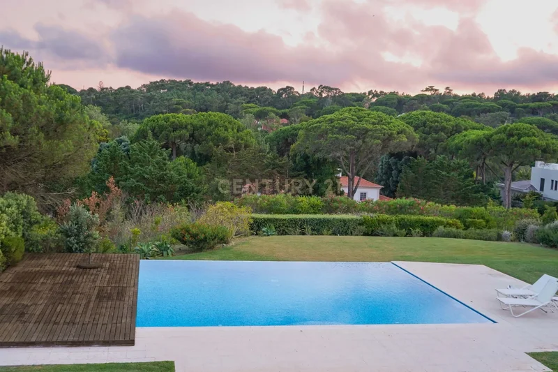Majestic 7-Bedroom Villa with Swimming Pool in Alcabideche, Cascais