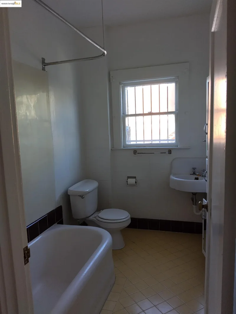 847 E 18th, Oakland, California, United States. - Photo 45