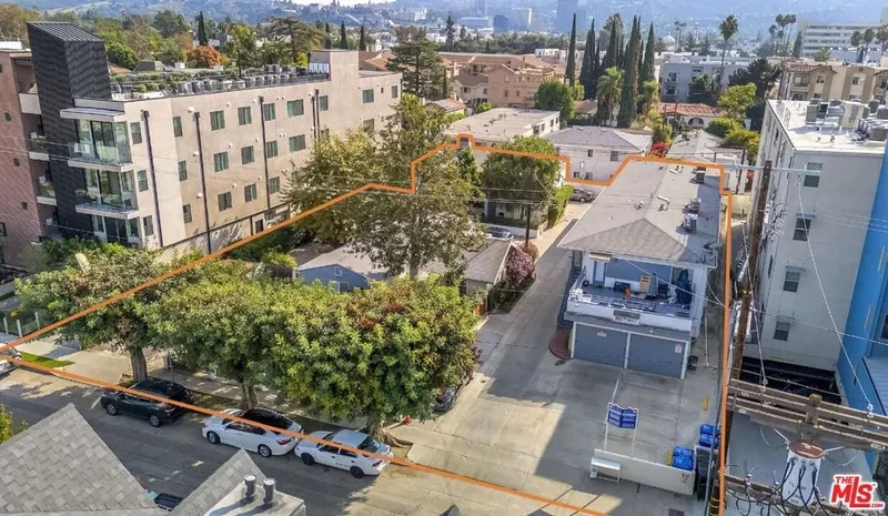 10814 Blix Street, Los Angeles, California, United States. - Photo 15