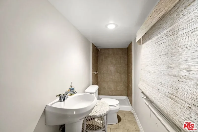 1018 N Tigertail Road, Los Angeles, California, United States. - Photo 12