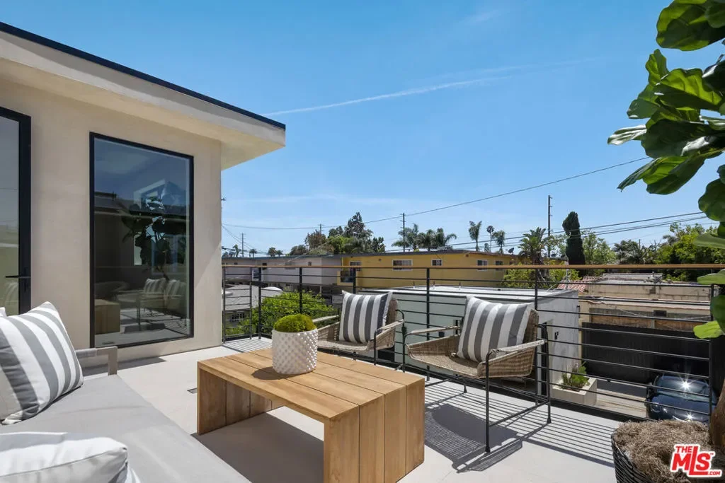 2115 Walnut Avenue, Los Angeles, California, United States. - Photo 12
