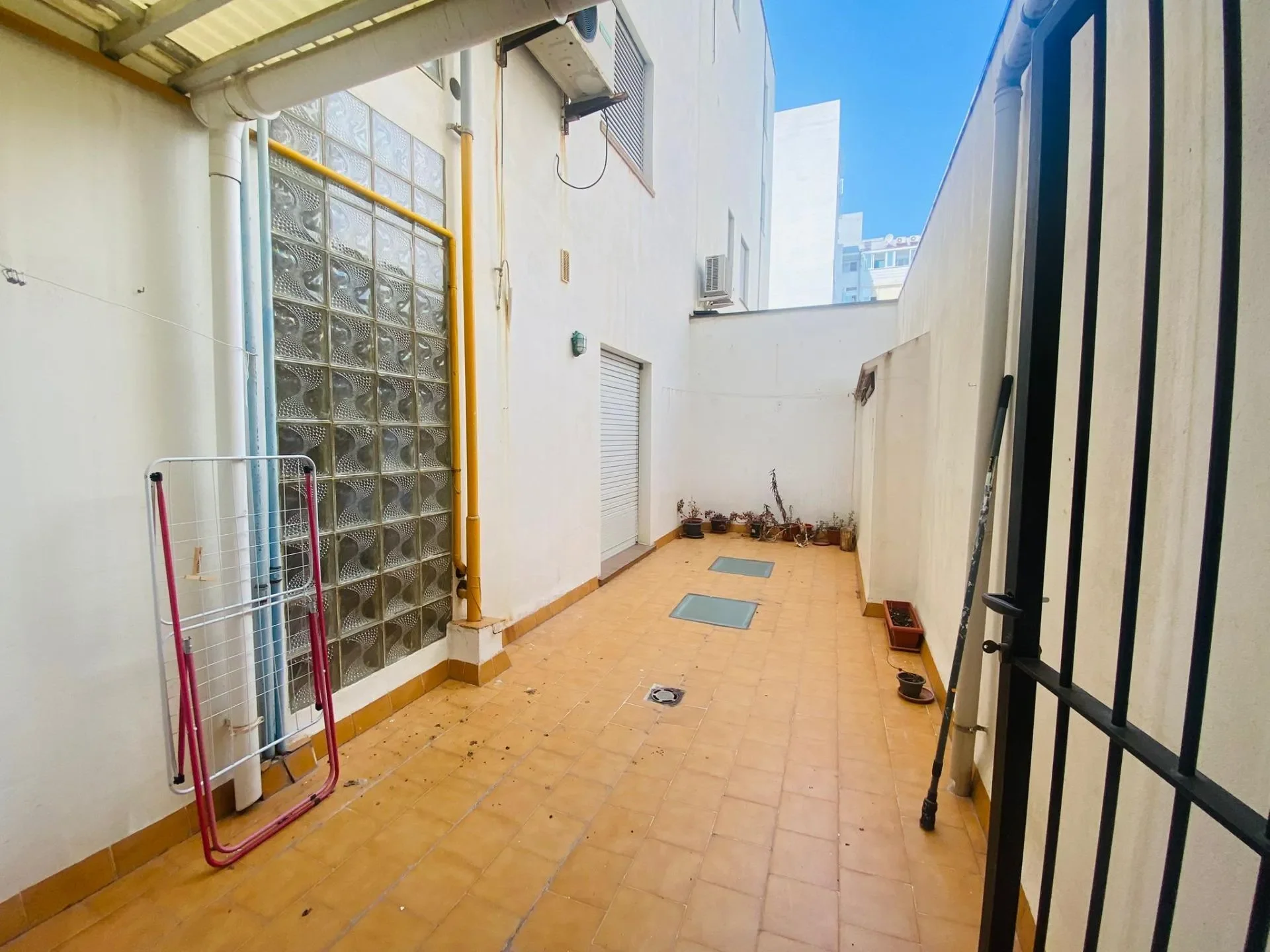 Exterior photo 3