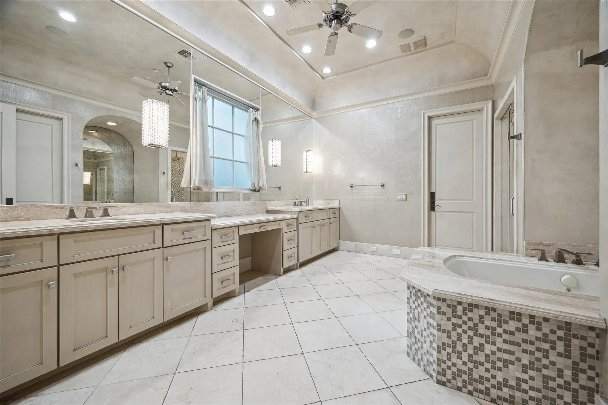 601 Lindenwood Drive, Houston, Texas, United States. - Photo 19