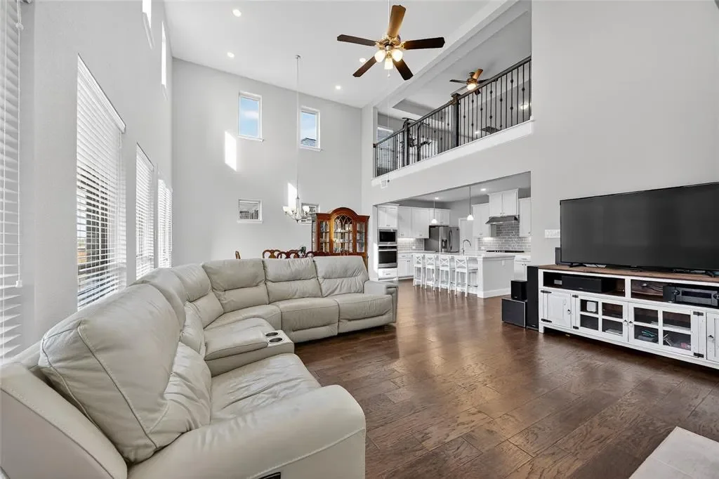 704 Corner Post Path, Prosper, Texas, United States. - Photo 15