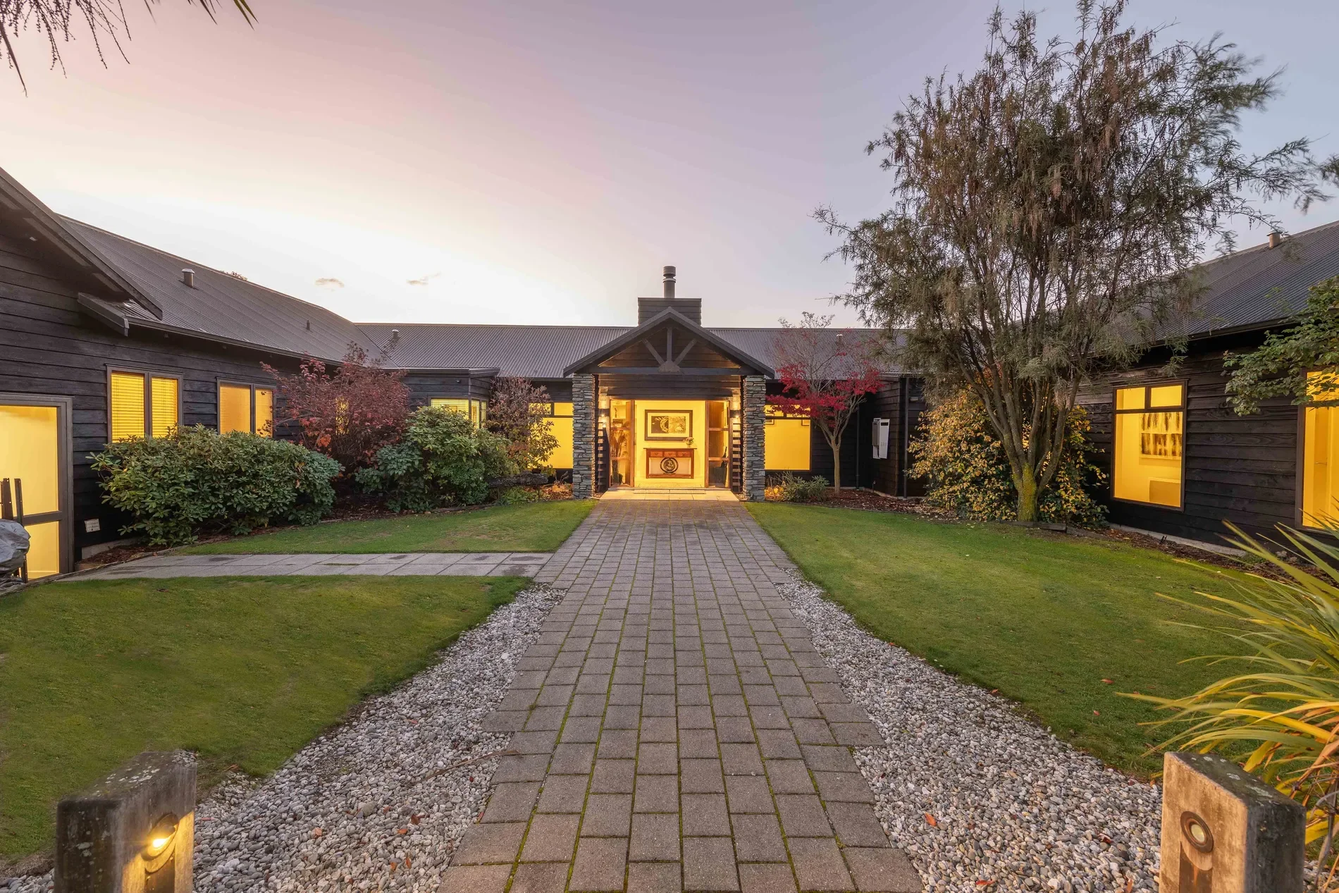 Exterior photo 5