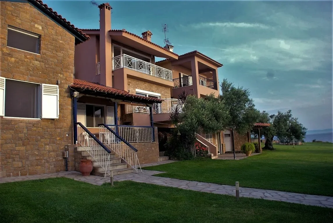 Exterior photo 11