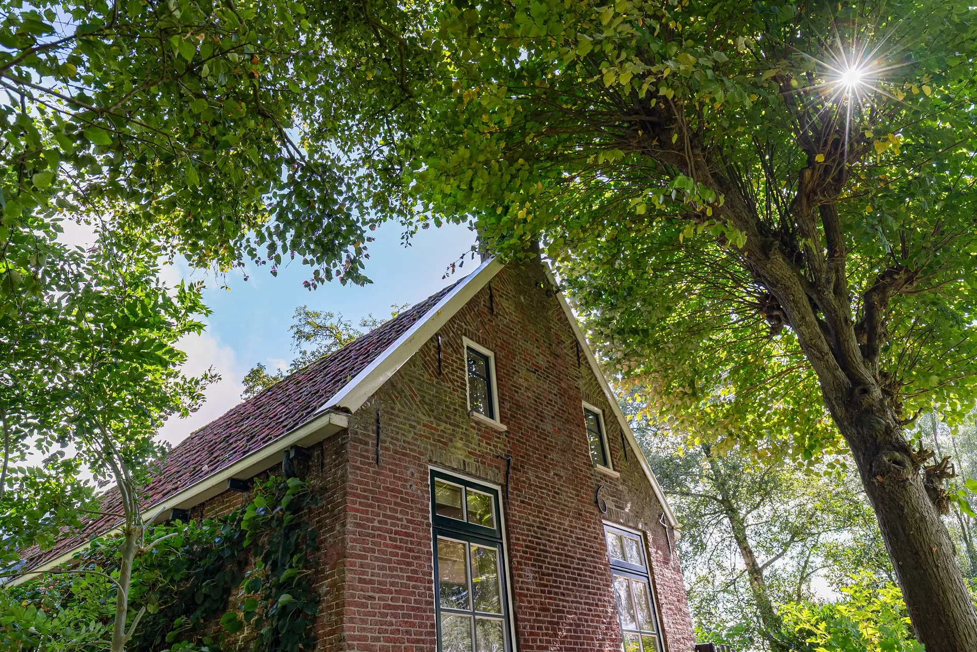 Exterior photo 3