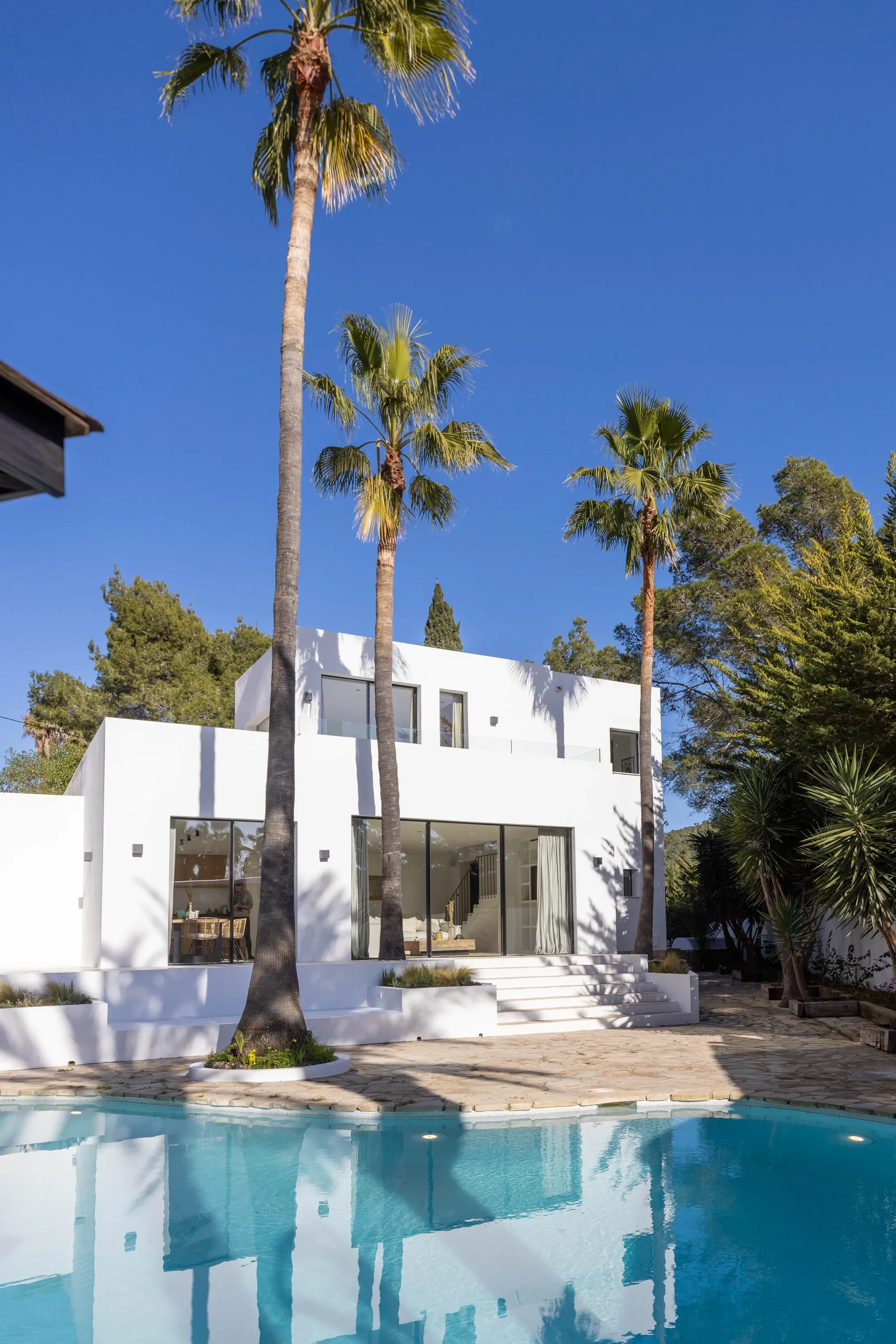 Exterior photo 3
